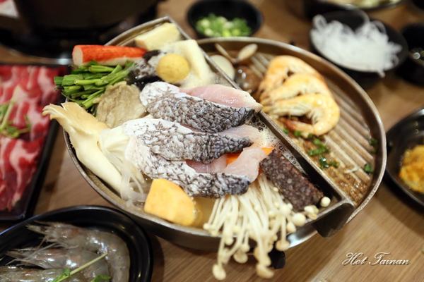 半個鍋-個人火烤兩吃鍋物(永華店):【台南美食】半個鍋-個人火烤兩吃鍋物:享受吃飯的樂趣,邊吃火鍋還可以邊燒烤