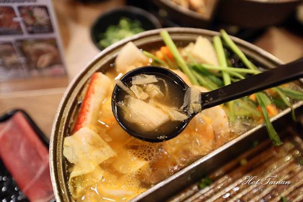 半個鍋-個人火烤兩吃鍋物(永華店):【台南美食】半個鍋-個人火烤兩吃鍋物:享受吃飯的樂趣,邊吃火鍋還可以邊燒烤