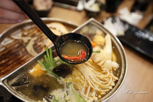 半個鍋-個人火烤兩吃鍋物(永華店):【台南美食】半個鍋-個人火烤兩吃鍋物:享受吃飯的樂趣,邊吃火鍋還可以邊燒烤