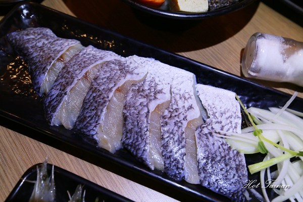 半個鍋-個人火烤兩吃鍋物(永華店):【台南美食】半個鍋-個人火烤兩吃鍋物:享受吃飯的樂趣,邊吃火鍋還可以邊燒烤