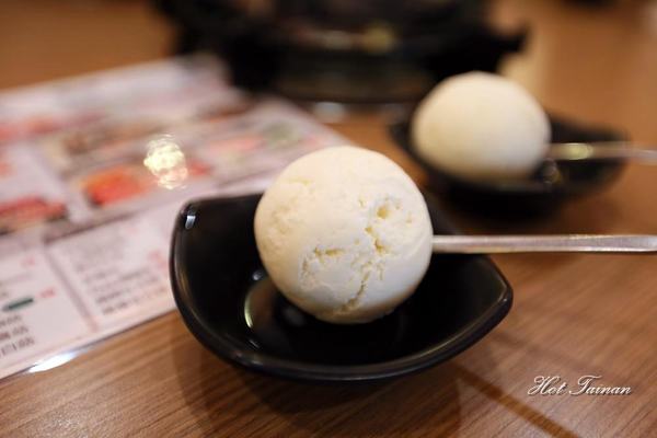 半個鍋-個人火烤兩吃鍋物(永華店):【台南美食】半個鍋-個人火烤兩吃鍋物:享受吃飯的樂趣,邊吃火鍋還可以邊燒烤