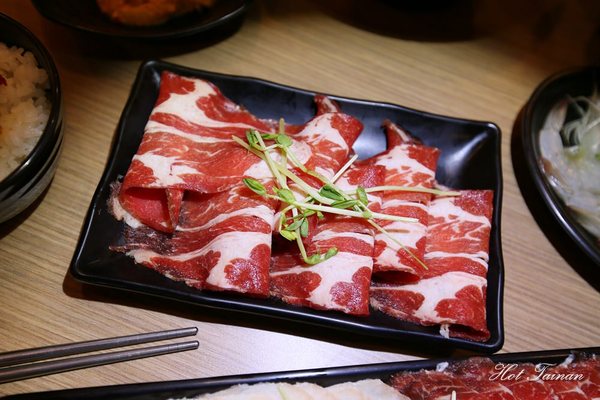 半個鍋-個人火烤兩吃鍋物(永華店):【台南美食】半個鍋-個人火烤兩吃鍋物:享受吃飯的樂趣,邊吃火鍋還可以邊燒烤