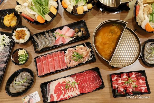 半個鍋-個人火烤兩吃鍋物(永華店):【台南美食】半個鍋-個人火烤兩吃鍋物:享受吃飯的樂趣,邊吃火鍋還可以邊燒烤