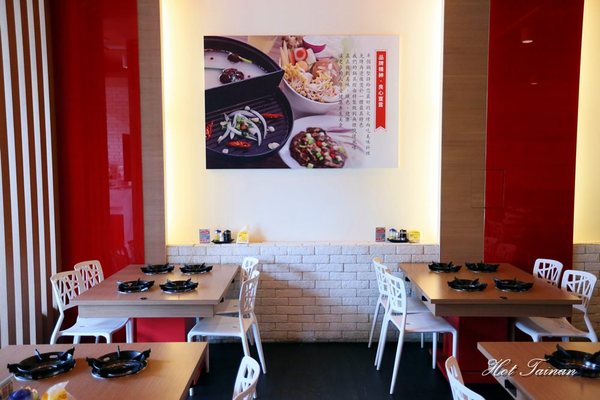 半個鍋-個人火烤兩吃鍋物(永華店):【台南美食】半個鍋-個人火烤兩吃鍋物:享受吃飯的樂趣,邊吃火鍋還可以邊燒烤