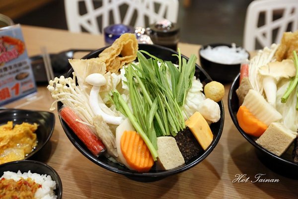 半個鍋-個人火烤兩吃鍋物(永華店):【台南美食】半個鍋-個人火烤兩吃鍋物:享受吃飯的樂趣,邊吃火鍋還可以邊燒烤