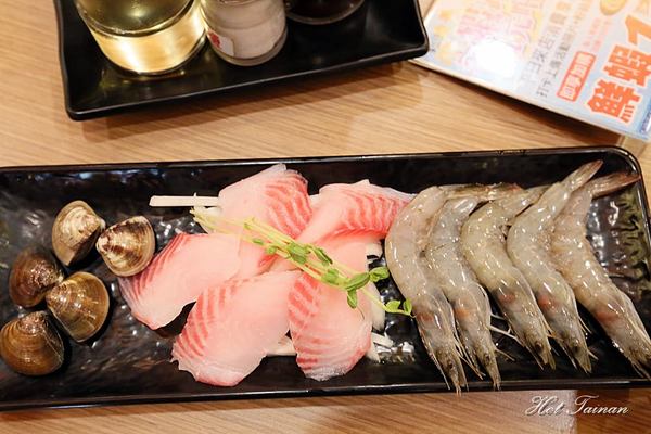 半個鍋-個人火烤兩吃鍋物(永華店):【台南美食】半個鍋-個人火烤兩吃鍋物:享受吃飯的樂趣,邊吃火鍋還可以邊燒烤