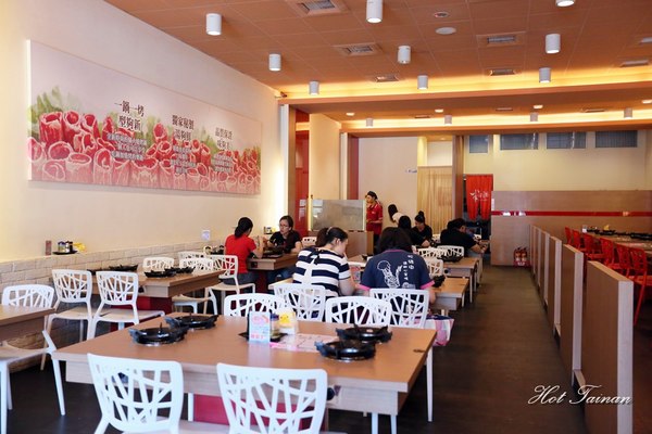 半個鍋-個人火烤兩吃鍋物(永華店):【台南美食】半個鍋-個人火烤兩吃鍋物:享受吃飯的樂趣,邊吃火鍋還可以邊燒烤