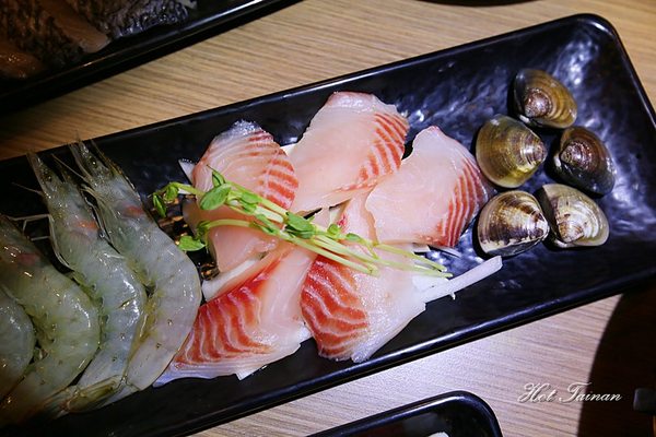 半個鍋-個人火烤兩吃鍋物(永華店):【台南美食】半個鍋-個人火烤兩吃鍋物:享受吃飯的樂趣,邊吃火鍋還可以邊燒烤