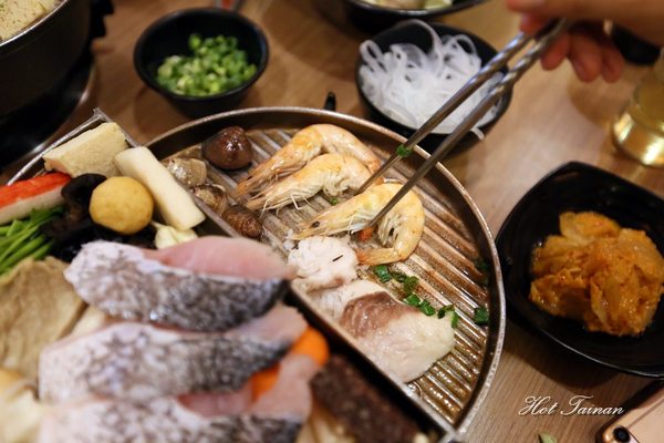 半個鍋-個人火烤兩吃鍋物(永華店):【台南美食】半個鍋-個人火烤兩吃鍋物:享受吃飯的樂趣,邊吃火鍋還可以邊燒烤