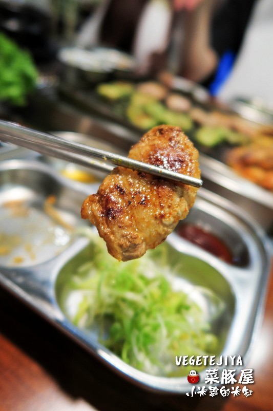 【捷運南京復興站】VEGETEJIYA菜豚屋(八德店)~中秋烤肉吃生菜包肉，健康又美味~