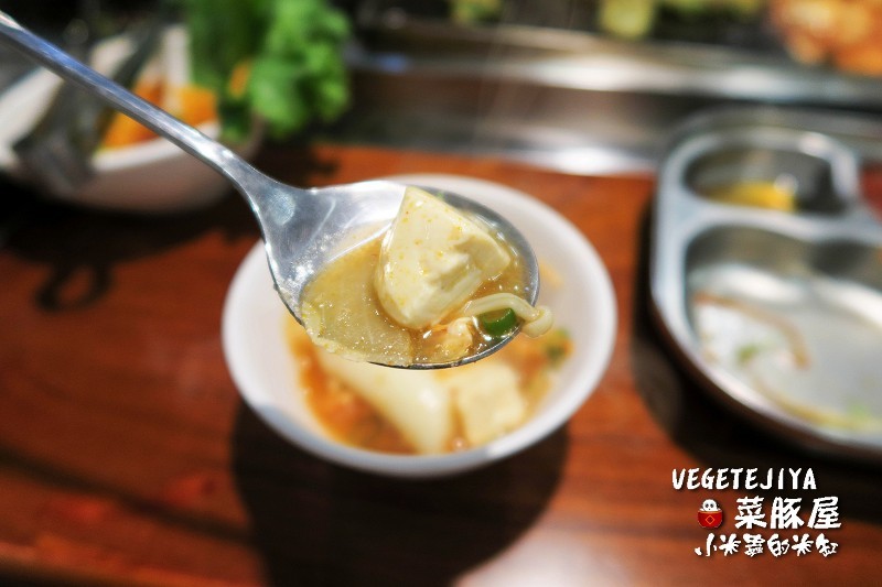 【捷運南京復興站】VEGETEJIYA菜豚屋(八德店)~中秋烤肉吃生菜包肉，健康又美味~