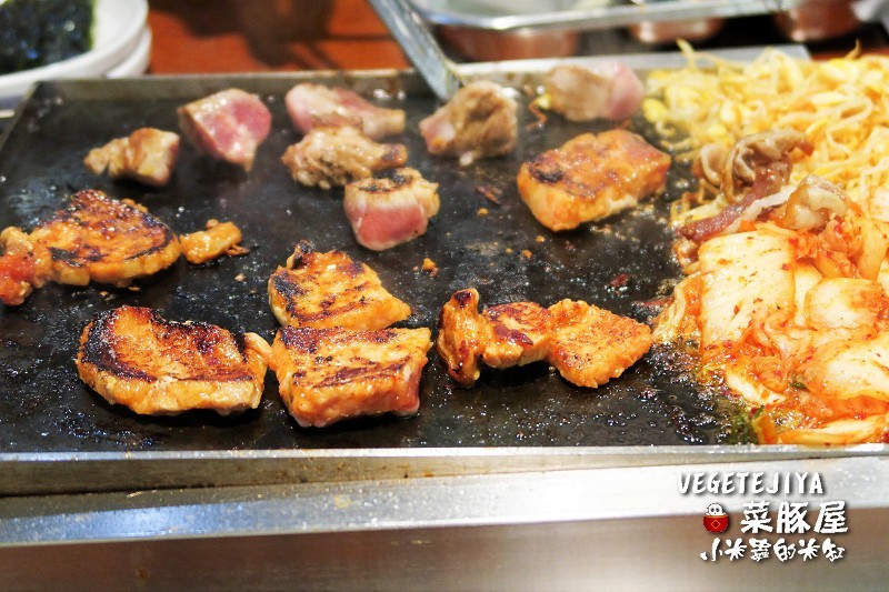 【捷運南京復興站】VEGETEJIYA菜豚屋(八德店)~中秋烤肉吃生菜包肉，健康又美味~
