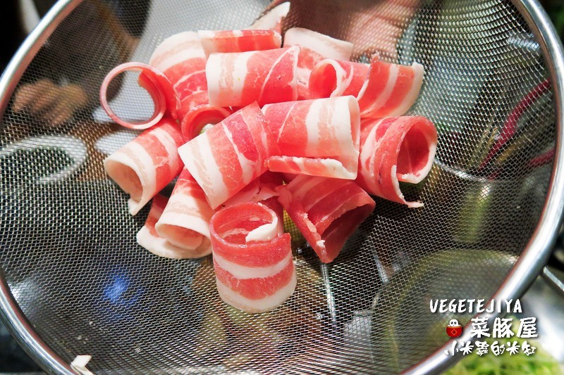 【捷運南京復興站】VEGETEJIYA菜豚屋(八德店)~中秋烤肉吃生菜包肉，健康又美味~