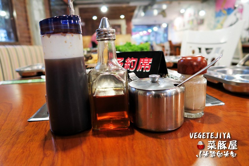 【捷運南京復興站】VEGETEJIYA菜豚屋(八德店)~中秋烤肉吃生菜包肉，健康又美味~
