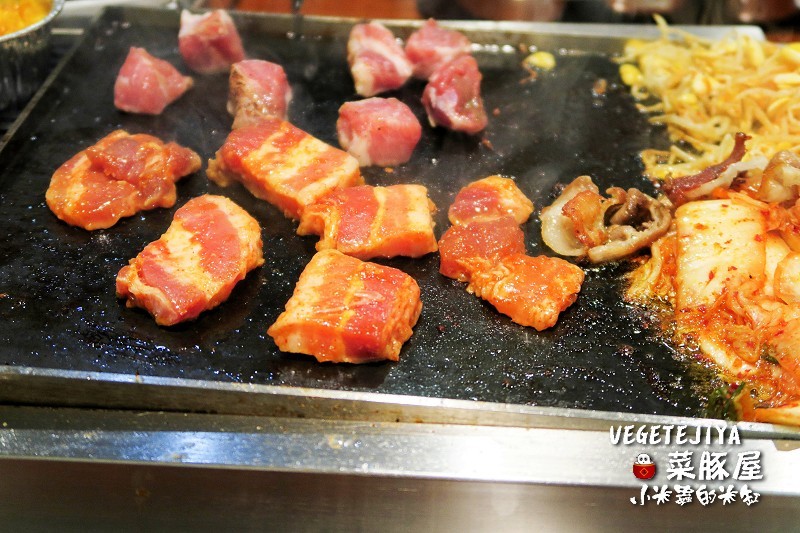 【捷運南京復興站】VEGETEJIYA菜豚屋(八德店)~中秋烤肉吃生菜包肉，健康又美味~