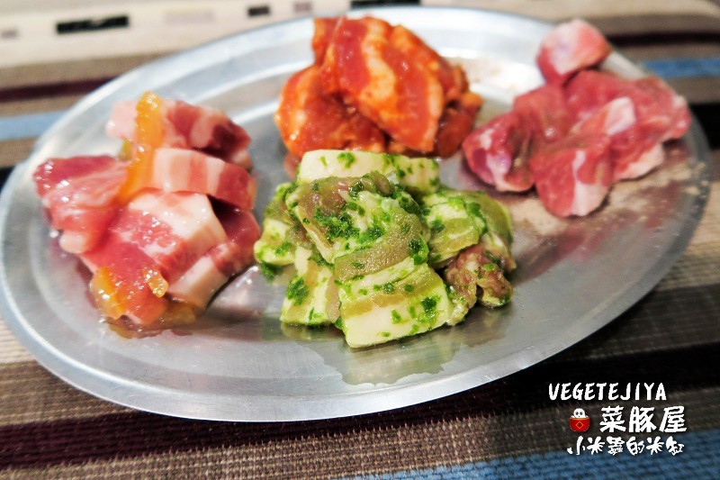 【捷運南京復興站】VEGETEJIYA菜豚屋(八德店)~中秋烤肉吃生菜包肉，健康又美味~