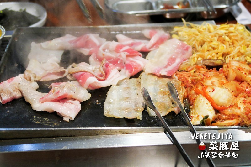 【捷運南京復興站】VEGETEJIYA菜豚屋(八德店)~中秋烤肉吃生菜包肉，健康又美味~