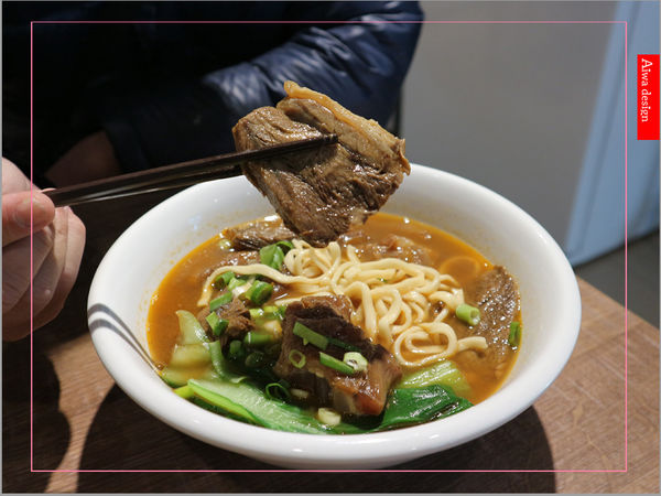 【新豐美食週記】吳媽媽沙茶咖哩炒麵，超推原汁牛肉麵+牛筋麵，麻香百頁豆腐非常入味Q彈-02.jpg