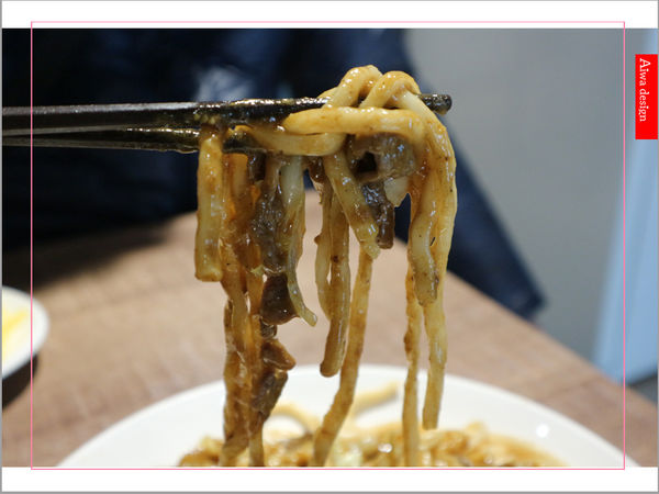 【新豐美食週記】吳媽媽沙茶咖哩炒麵，超推原汁牛肉麵+牛筋麵，麻香百頁豆腐非常入味Q彈-18.jpg