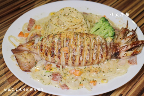 北大牛排:士林夜市平價牛排『北大牛排』海陸雙併好豐盛/義大利麵/捷運劍潭站學生的最愛