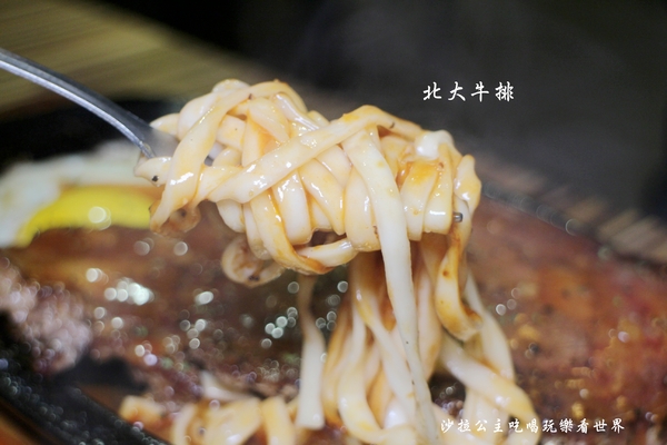 北大牛排:士林夜市平價牛排『北大牛排』海陸雙併好豐盛/義大利麵/捷運劍潭站學生的最愛