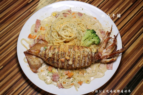 北大牛排:士林夜市平價牛排『北大牛排』海陸雙併好豐盛/義大利麵/捷運劍潭站學生的最愛