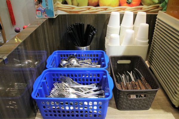 北大牛排：【台北食記】士林夜市 PEI TA STEAK北大牛排~適合聚會的複合式牛排館/黃金雞腿排/俄理斯魷魚佐奶油麵/薑汁牛燒肉飯/美國沙朗牛排