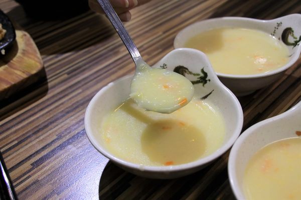 北大牛排：【台北食記】士林夜市 PEI TA STEAK北大牛排~適合聚會的複合式牛排館/黃金雞腿排/俄理斯魷魚佐奶油麵/薑汁牛燒肉飯/美國沙朗牛排