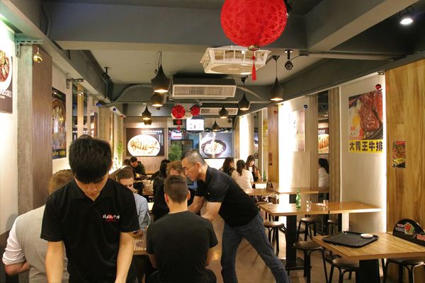 北大牛排：【台北食記】士林夜市 PEI TA STEAK北大牛排~適合聚會的複合式牛排館/黃金雞腿排/俄理斯魷魚佐奶油麵/薑汁牛燒肉飯/美國沙朗牛排
