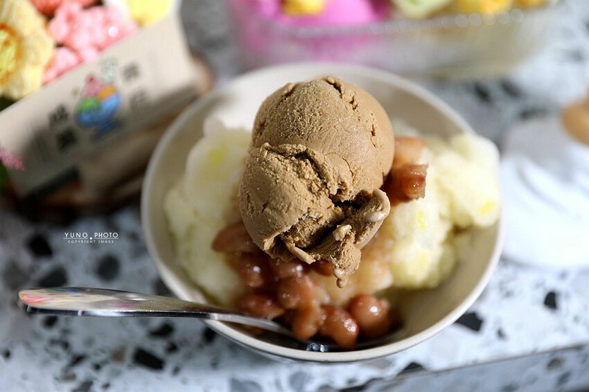 台中市東區成美手工冰淇淋｜40年老字號冰店！第三代接手 新貌美翻 新鮮水果製作手工冰淇淋 激推「冰淇淋浴缸、豐仁冰