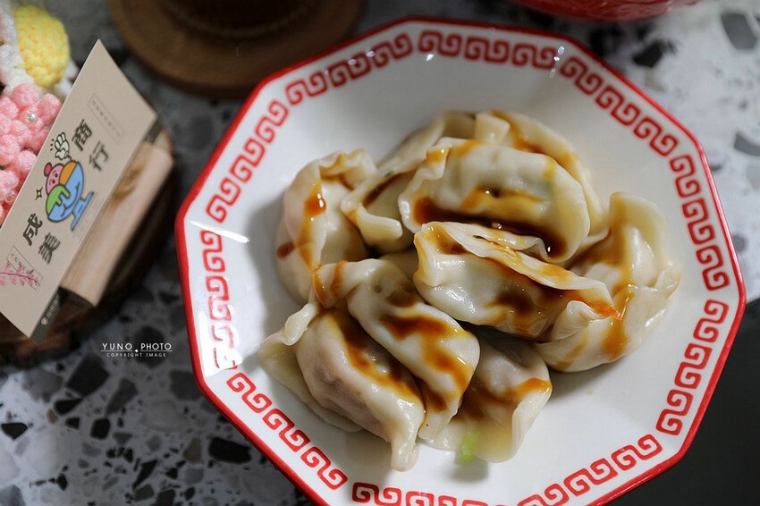 台中市東區成美手工冰淇淋｜40年老字號冰店！第三代接手 新貌美翻 新鮮水果製作手工冰淇淋 激推「冰淇淋浴缸、豐仁冰