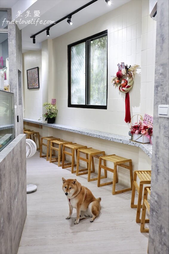 成美手工冰淇淋⟩台中東區寵物友善冰淇淋店,老店搖身成為文青風格手工冰淇淋店,有榴槤、高梁、荔枝……等特殊口味的冰淇淋可選擇 @果果愛Fruitlove 成美手工冰淇淋⟩台中東區寵物友善冰淇淋店,老店搖身成為文青風格手工冰淇淋店,有榴槤、高梁、荔枝……等特殊口味的冰淇淋可選擇 @果果愛Fruitlove