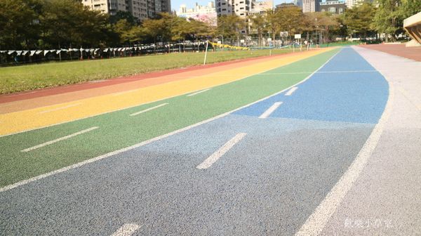 惠文國小：【台中景點】超夯彩虹跑道就在惠文國小@台中南屯