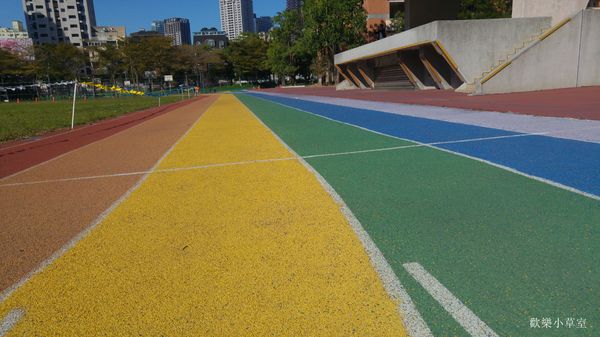 惠文國小：【台中景點】超夯彩虹跑道就在惠文國小@台中南屯