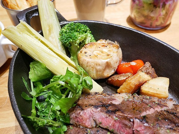 Five & Fantast 賽特廚房:Five & Fantast 賽特廚房-台北大安站複合式餐廳 位師大附中對面 餐點選擇性高且品質好 鹹食甜點都讓人喜歡