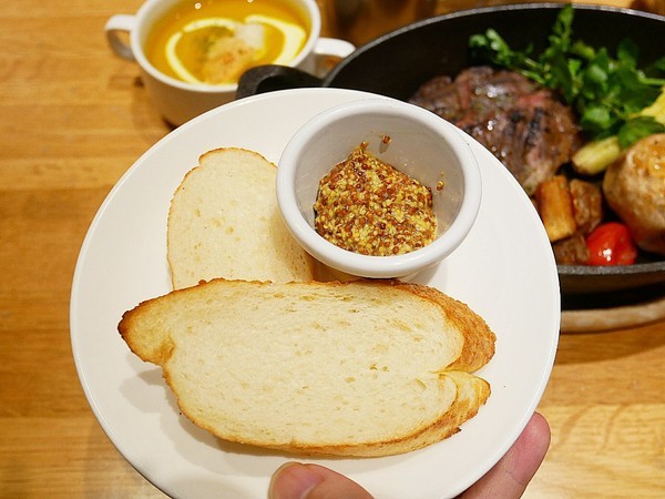 Five & Fantast 賽特廚房:Five & Fantast 賽特廚房-台北大安站複合式餐廳 位師大附中對面 餐點選擇性高且品質好 鹹食甜點都讓人喜歡