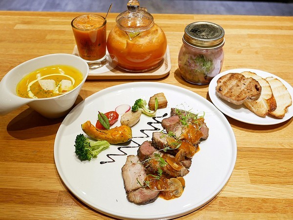 Five & Fantast 賽特廚房:Five & Fantast 賽特廚房-台北大安站複合式餐廳 位師大附中對面 餐點選擇性高且品質好 鹹食甜點都讓人喜歡