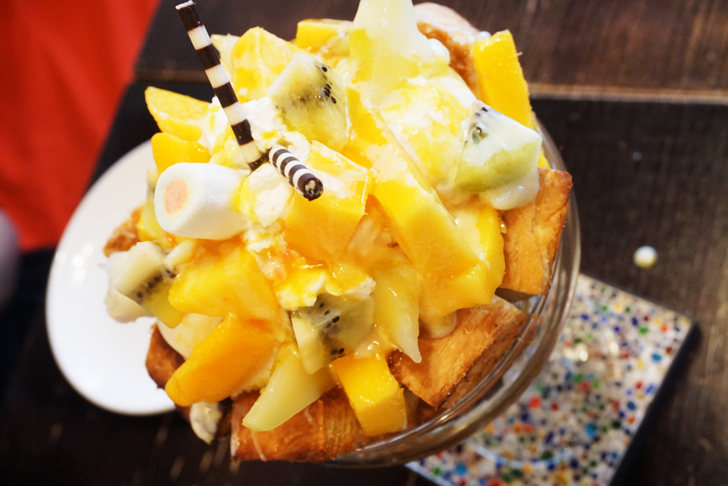 高雄市前镇区美食推荐嗜好咖啡坊『吃.高雄|恋爱罗～季节限定芒果金砖