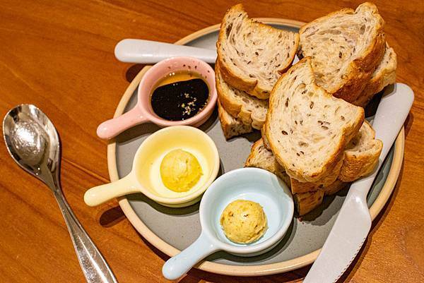 【新竹餐廳】YATS葉子-適合朋友聚會、家族團聚,環境舒適的北歐風餐廳!