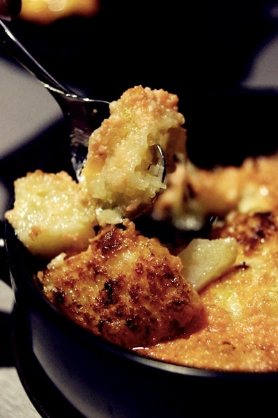 台中燒烤美食餐廳之大里【餤工業燒】吃晚餐宵夜+慶生(有壽星優惠)+喝酒聊天+玩電子飛鏢機的所在(丫子)