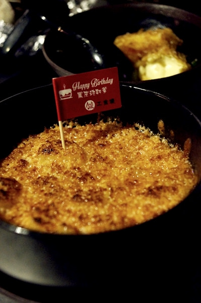 台中燒烤美食餐廳之大里【餤工業燒】吃晚餐宵夜+慶生(有壽星優惠)+喝酒聊天+玩電子飛鏢機的所在(丫子)