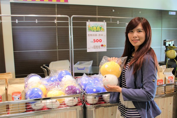 蘑菇部落生態休閒農場:【彰化景點】埔心蘑菇部落生態休閒農場~赤腳丫跑跑蘑菇大草原/蕈菇彩繪牆/童話風美味窯烤PIZZA/落羽松/園區小火車