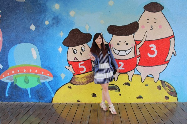 蘑菇部落生態休閒農場:【彰化景點】埔心蘑菇部落生態休閒農場~赤腳丫跑跑蘑菇大草原/蕈菇彩繪牆/童話風美味窯烤PIZZA/落羽松/園區小火車