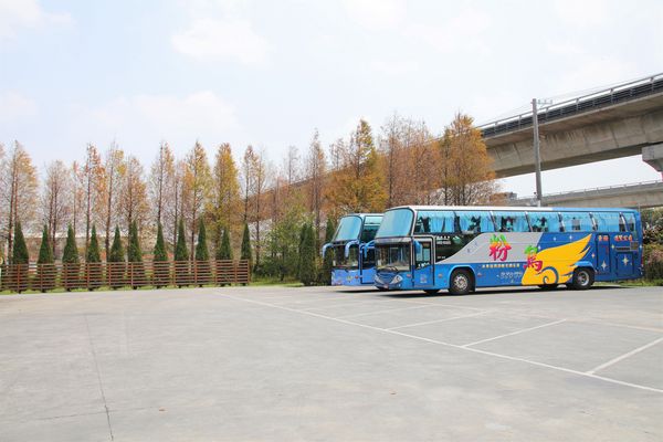 蘑菇部落生態休閒農場:【彰化景點】埔心蘑菇部落生態休閒農場~赤腳丫跑跑蘑菇大草原/蕈菇彩繪牆/童話風美味窯烤PIZZA/落羽松/園區小火車