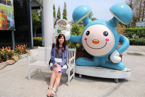 蘑菇部落生態休閒農場:【彰化景點】埔心蘑菇部落生態休閒農場~赤腳丫跑跑蘑菇大草原/蕈菇彩繪牆/童話風美味窯烤PIZZA/落羽松/園區小火車