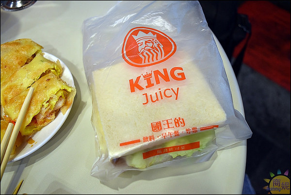 KING juicy漢口店：台中北區國王級美食。KING juicy。食尚玩家報導燒肉咬蛋吐司、脆皮蛋餅、比臉大國王雞排、無毒檸檬蝶豆花手搖飲宵夜時段同時滿足飢餓的靈魂!@sunny吃喝遊樂