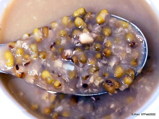 「榮記嘉義傳統豆花」(Red & Green bean soup booth), Taipei, Taiwan, SJKen, Feb 7, 2022.