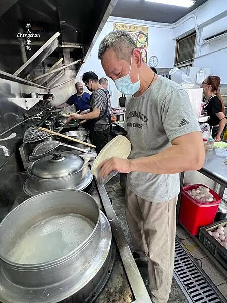 新北中和美食【李家麵館刀削麵】現場削麵超圈粉 !