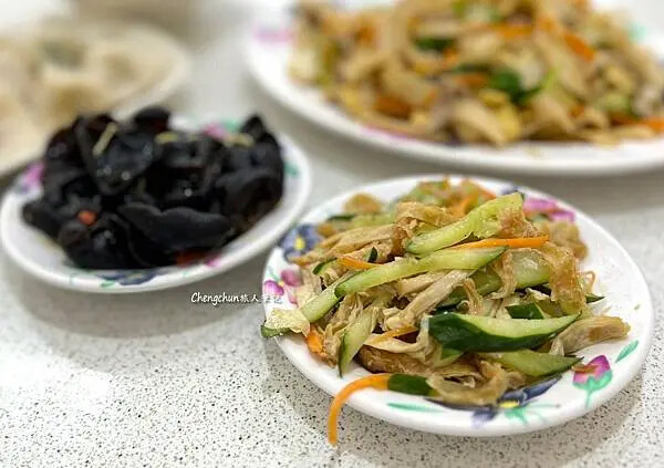 新北中和美食【李家麵館刀削麵】現場削麵超圈粉 !