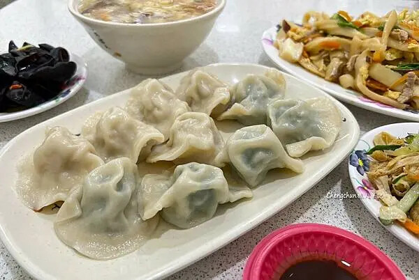 新北中和美食【李家麵館刀削麵】現場削麵超圈粉 !